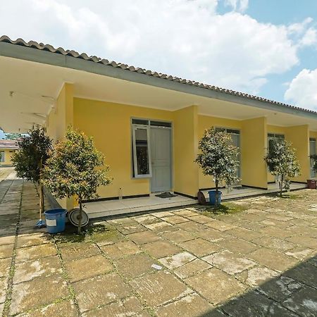 Oyo 92483 Hotel Kirana Salatiga Exteriör bild