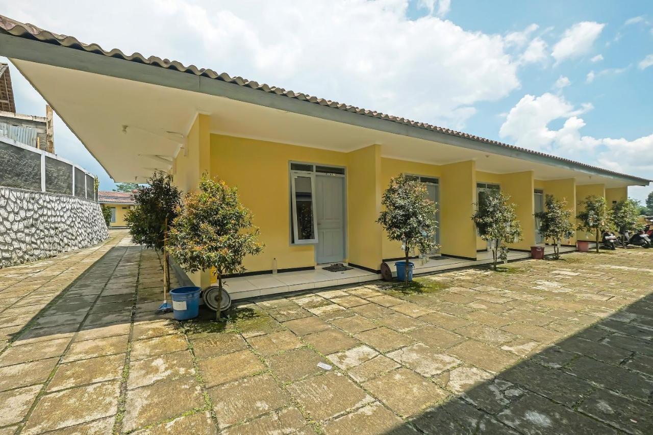 Oyo 92483 Hotel Kirana Salatiga Exteriör bild
