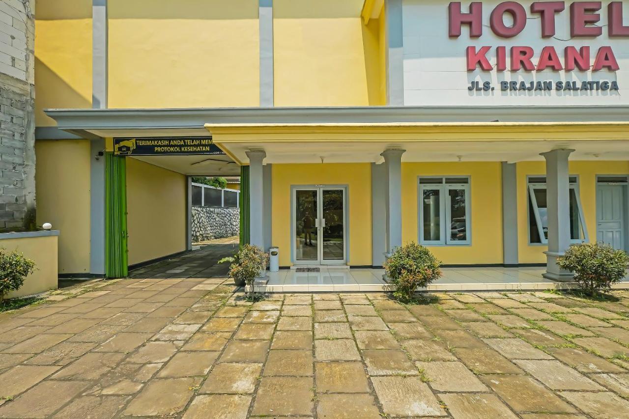 Oyo 92483 Hotel Kirana Salatiga Exteriör bild