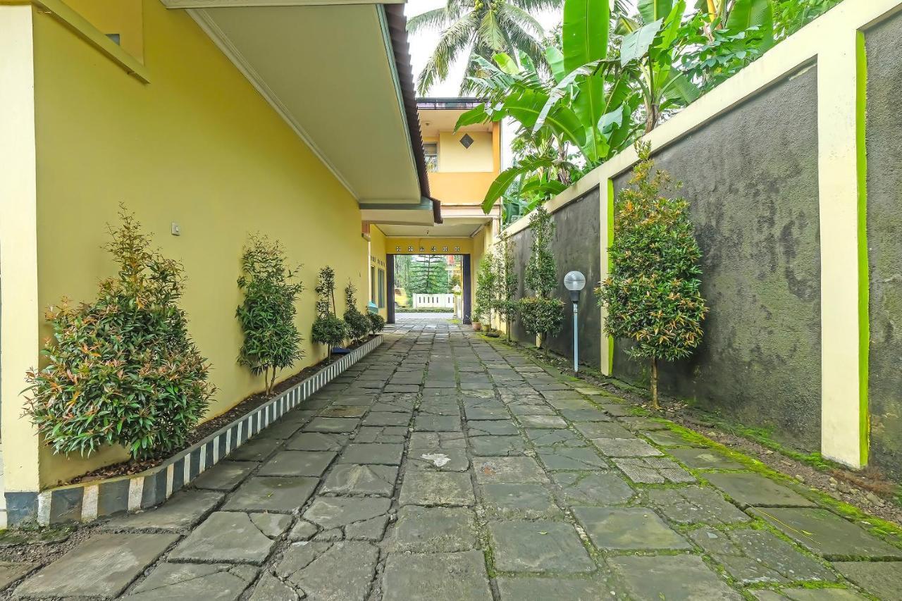Oyo 92483 Hotel Kirana Salatiga Exteriör bild