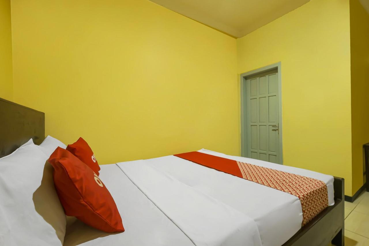 Oyo 92483 Hotel Kirana Salatiga Exteriör bild