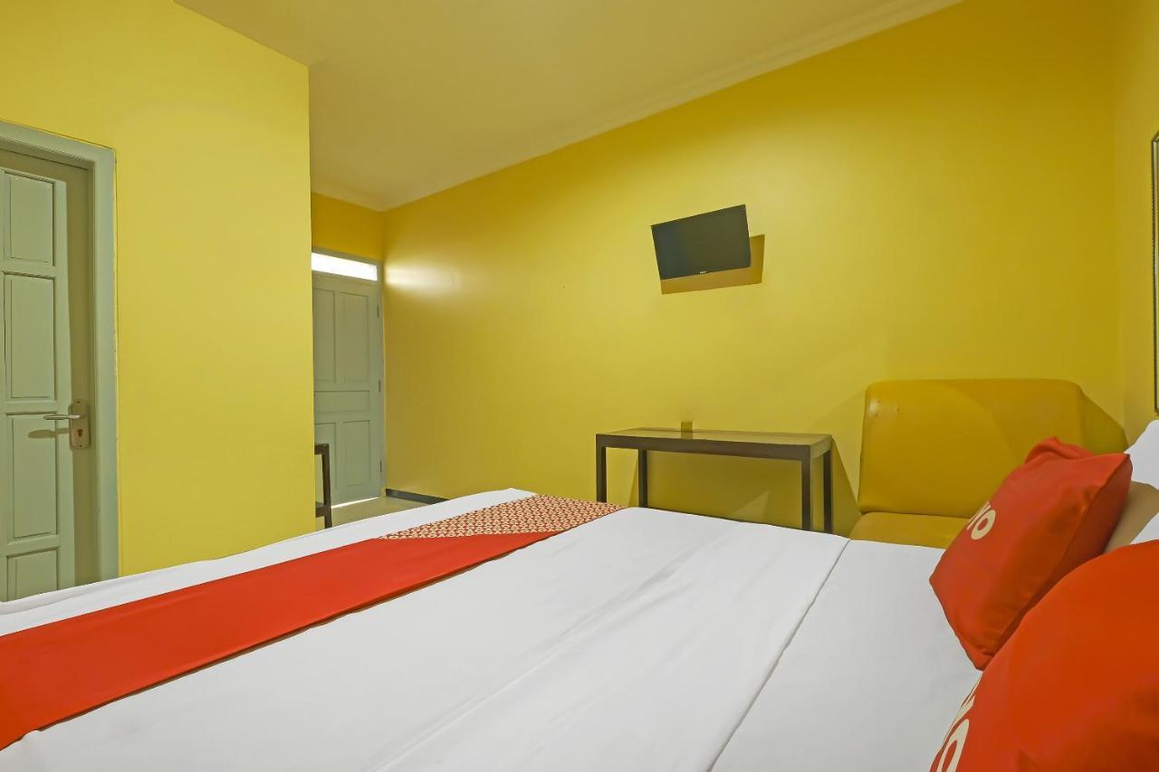 Oyo 92483 Hotel Kirana Salatiga Exteriör bild