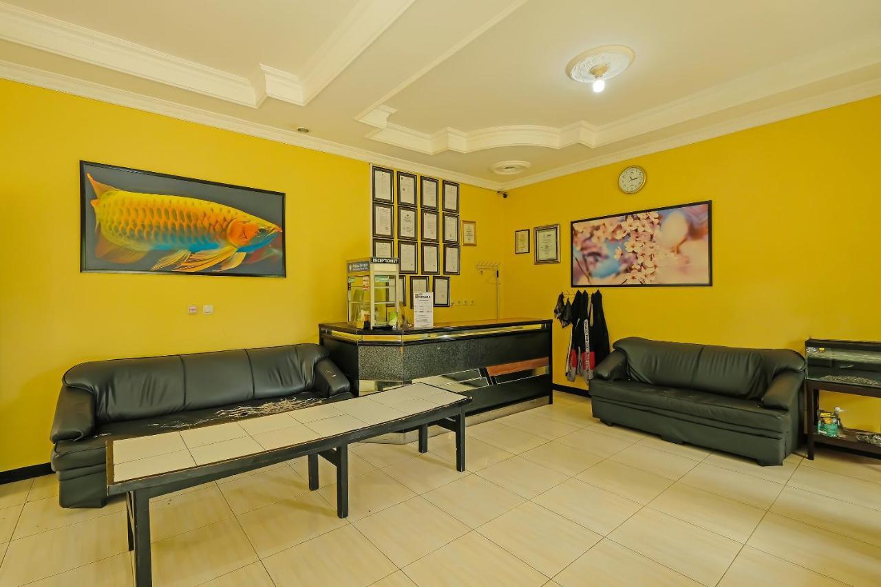 Oyo 92483 Hotel Kirana Salatiga Exteriör bild
