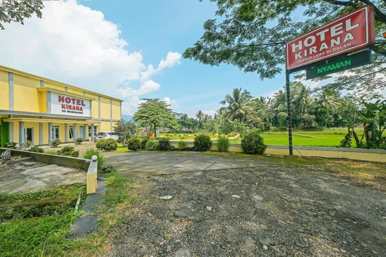 Oyo 92483 Hotel Kirana Salatiga Exteriör bild